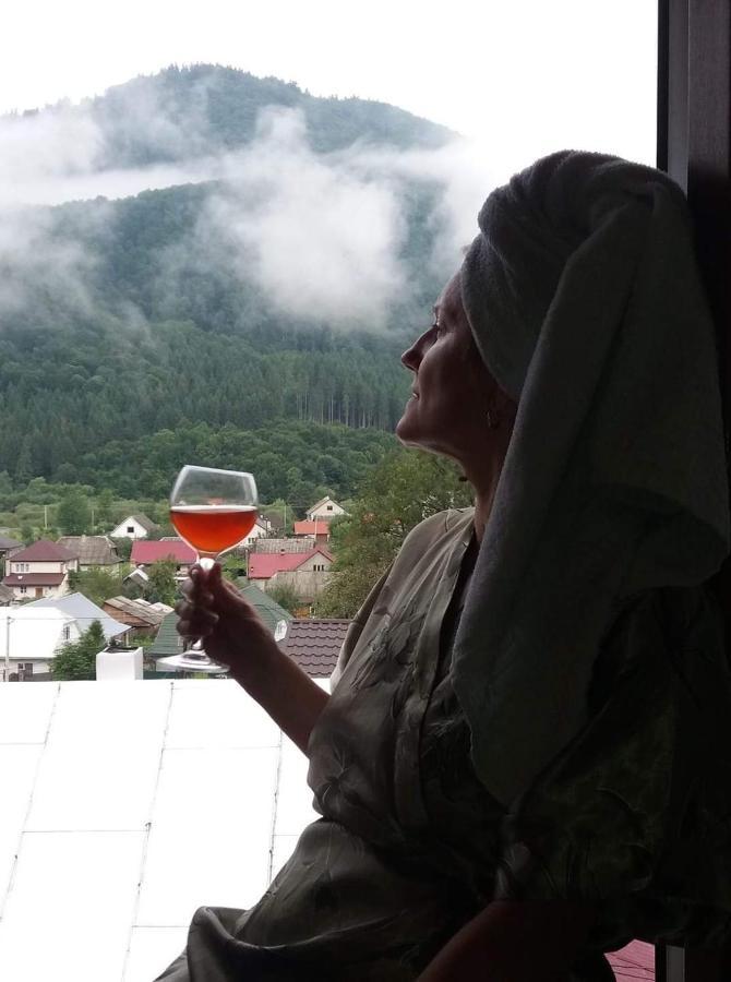 У Інни Hotel Mizhhirya  Eksteriør billede